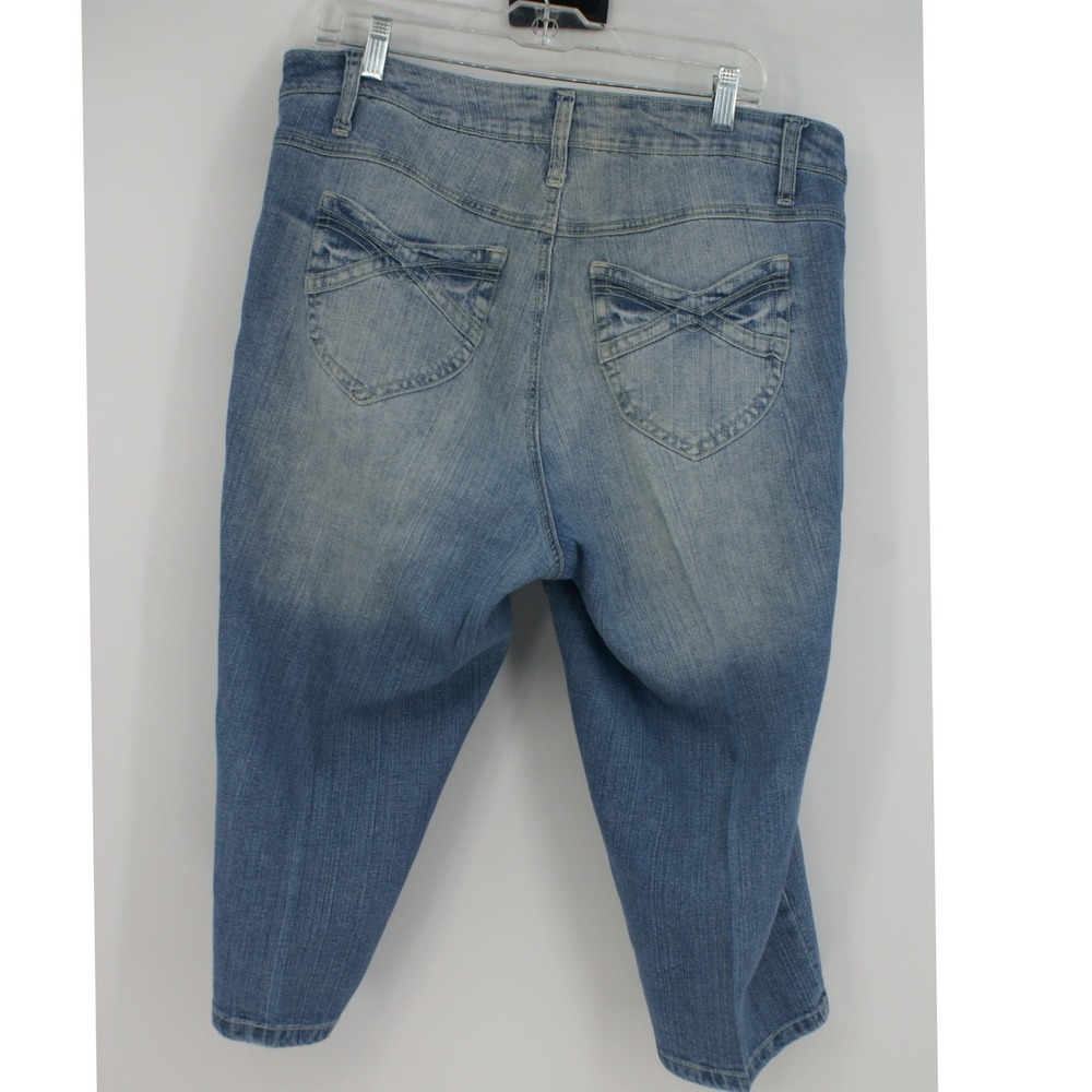 Cato Woman Blue‎ Denim Capri Jeans 18W Cropped Stretch Embroidered Pocket Pants